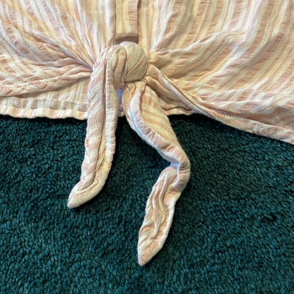 One clothing top - Picture 2 of 6